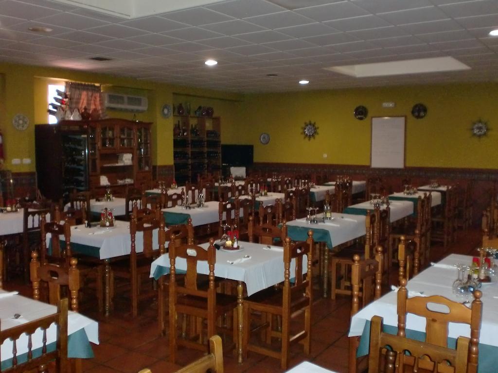 Hostal Las Tres Jotas Alcaracejos Exteriér fotografie